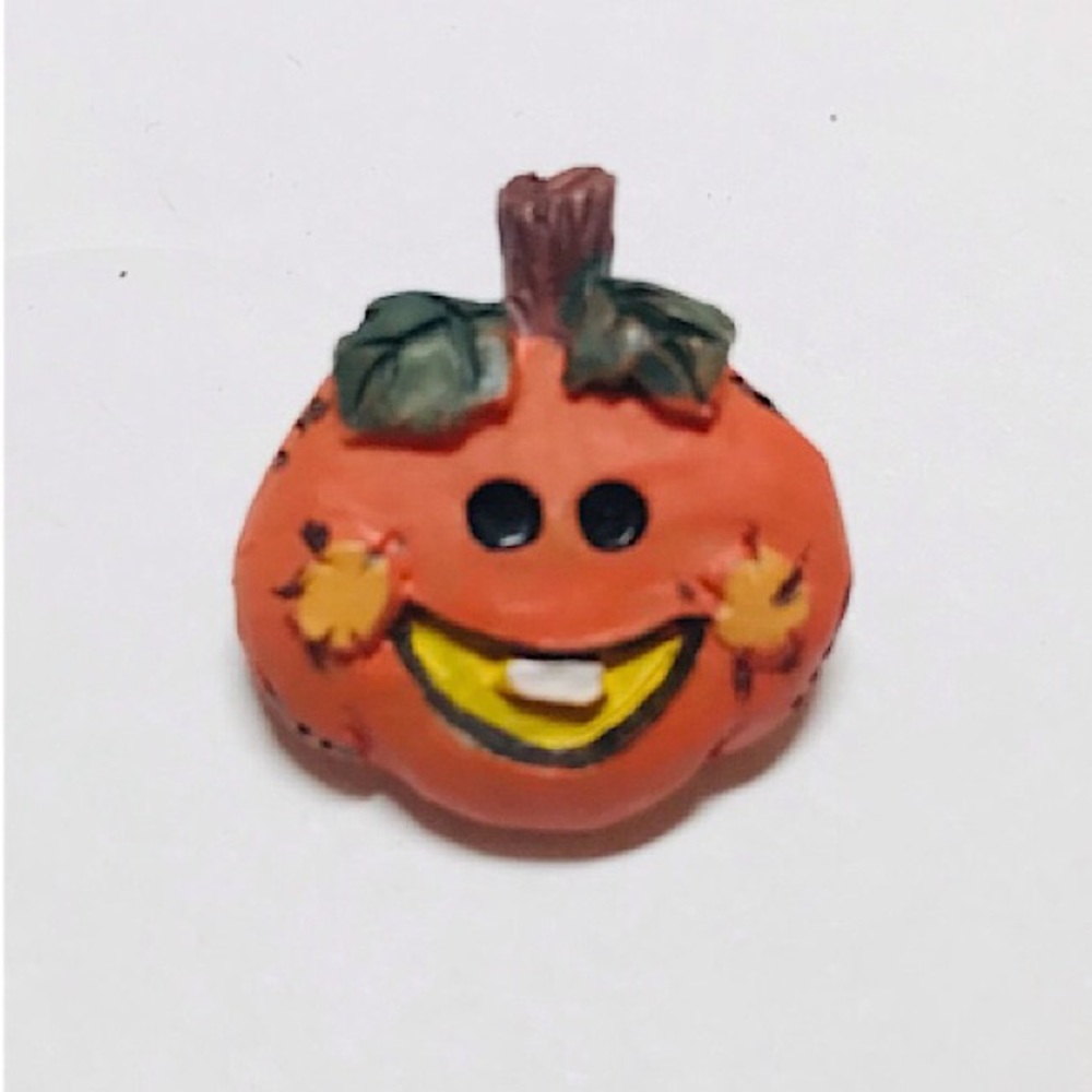 Adorable Pumpkin pin Brooch Halloween accessories cute spooky season must have 🎃